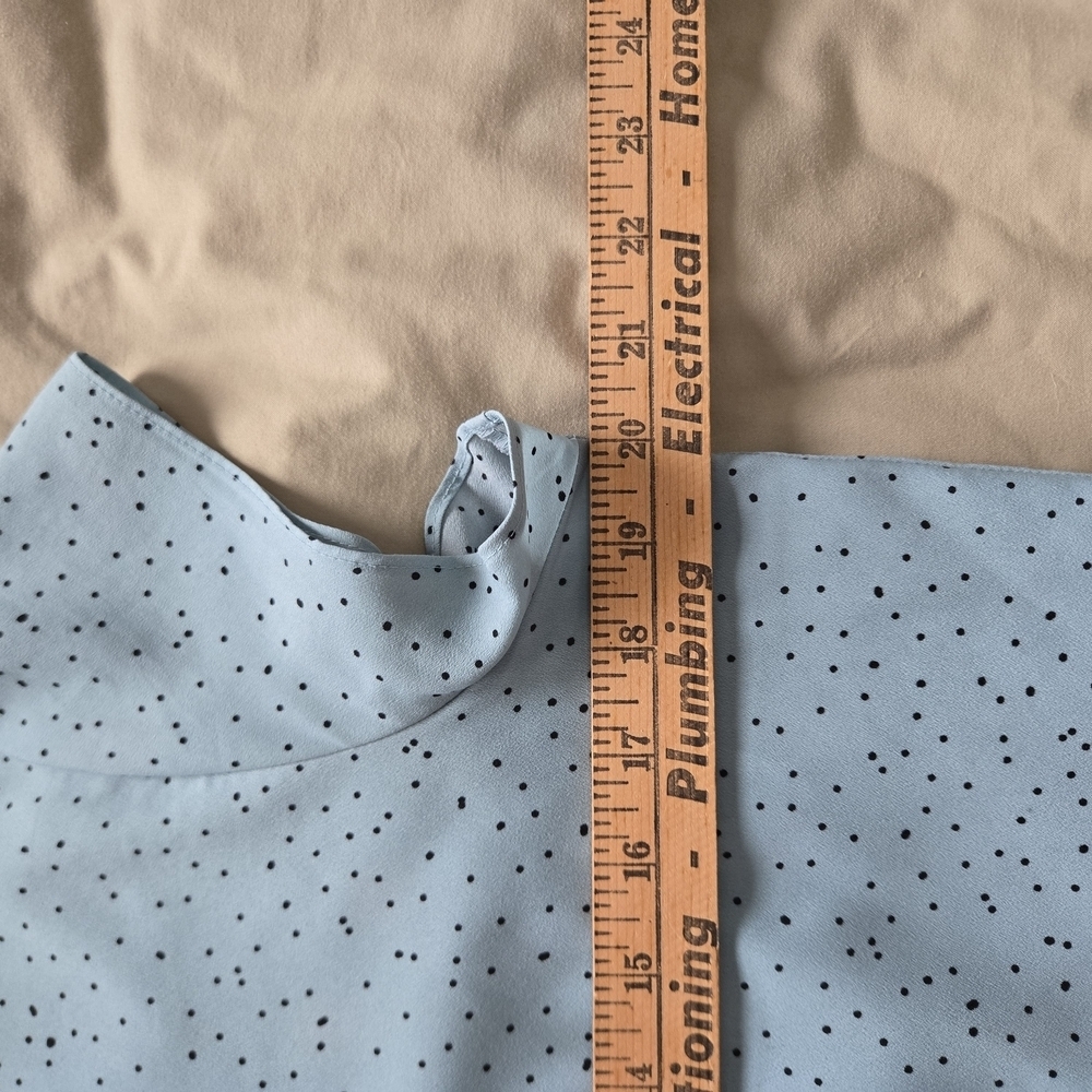 Croft & Barrow Women's Medium Blue Polka-Dotted Blouse - Picture 7 of 7